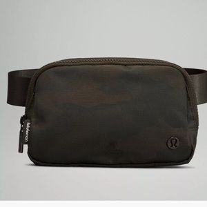 NWT lululemon everywhere belt bag